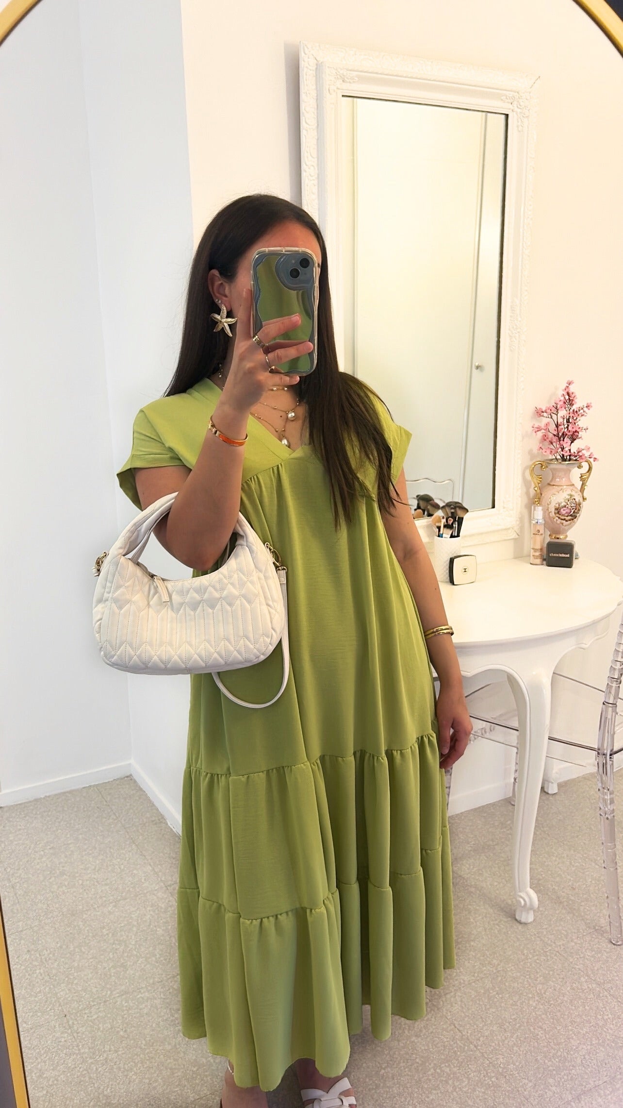 Robe ample à plis vert pistache