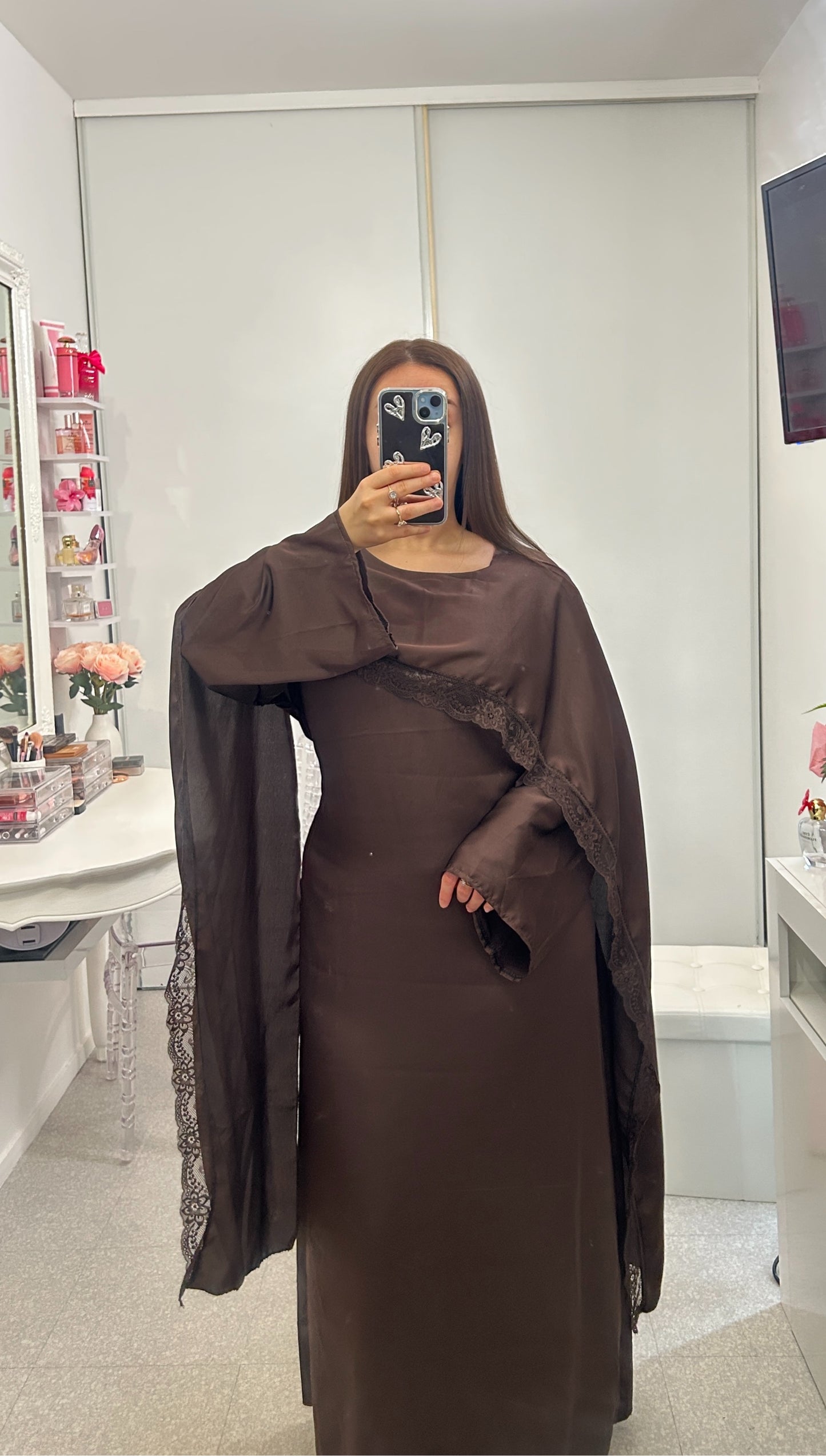 Abaya satinée avec dentelle