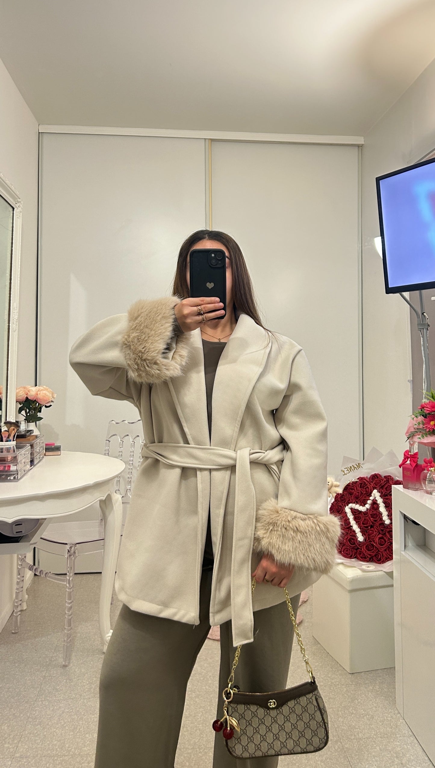Manteau mi long manche fourrure