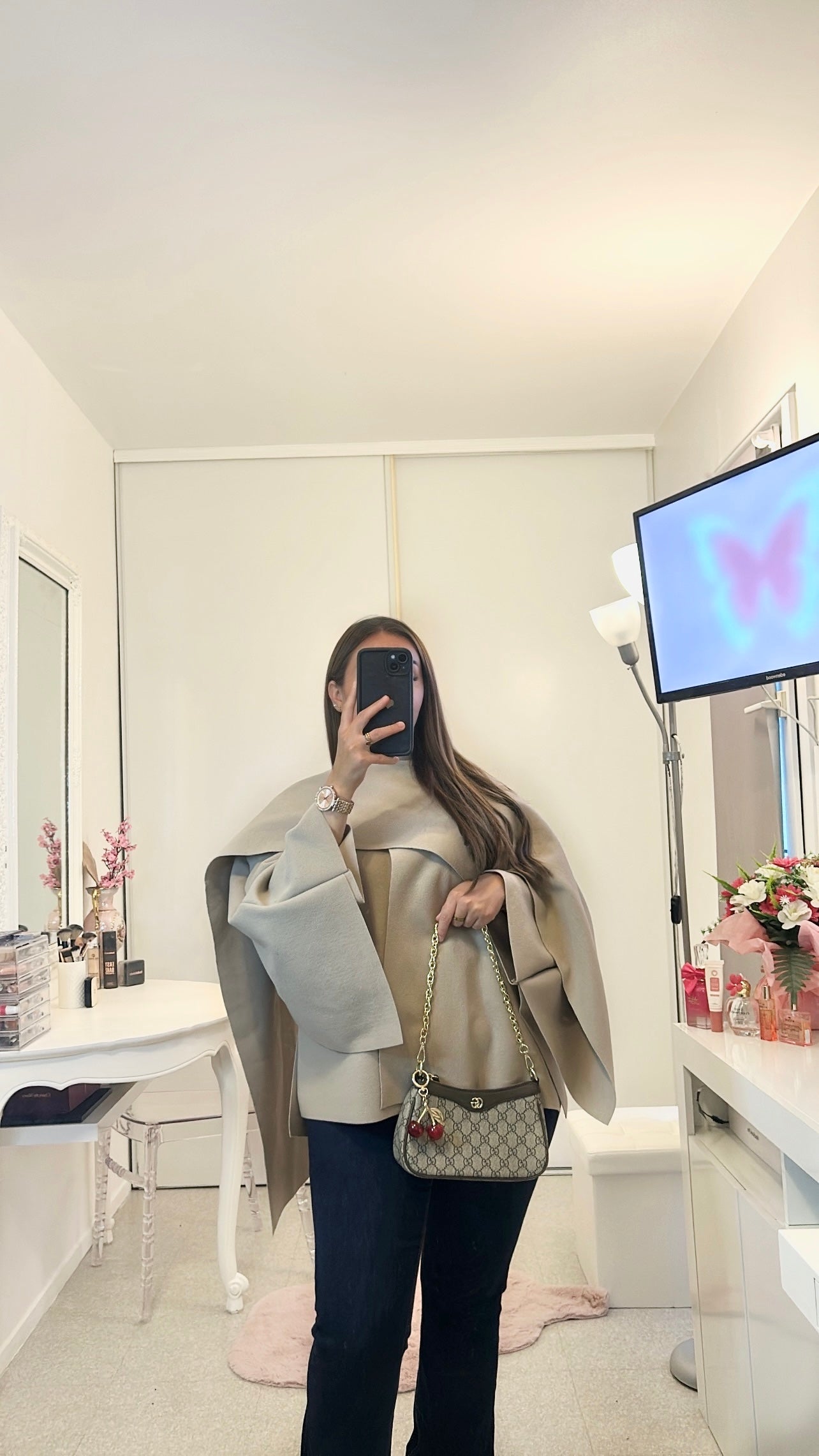 Manteau beige avec écharpe intégrée