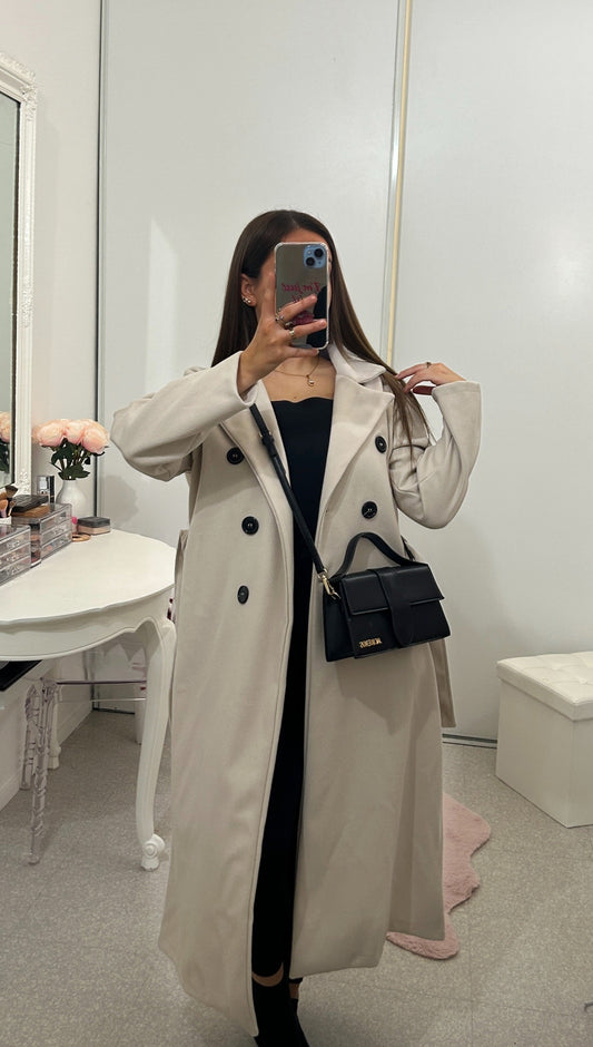 Manteau long beige avec ceinture