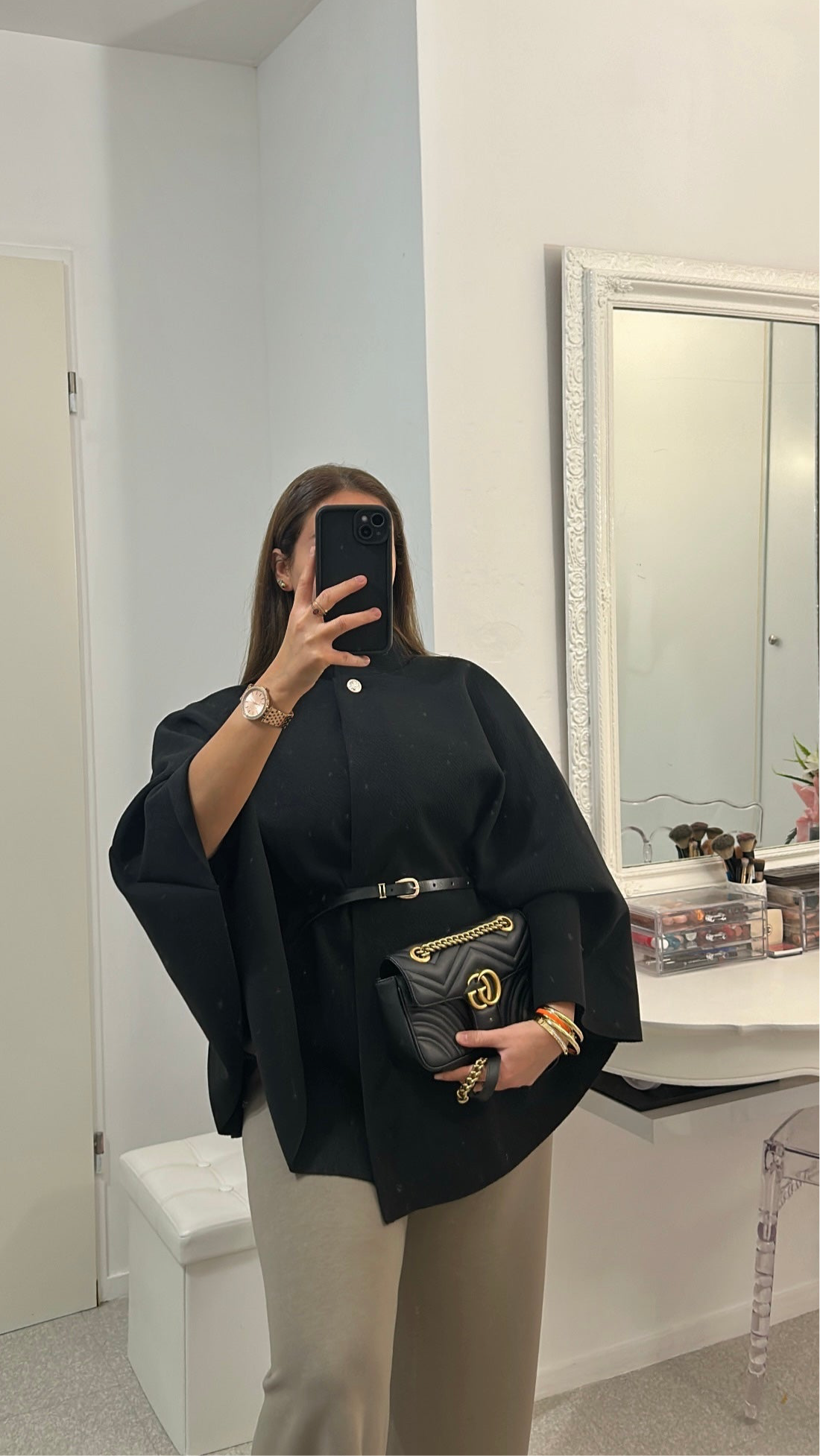 Manteau cape noir avec ceinture