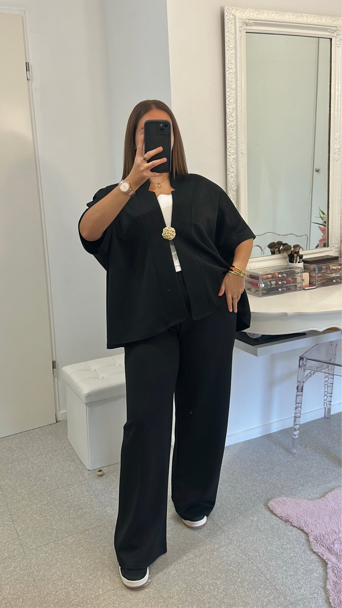 Ensemble long noir avec broche