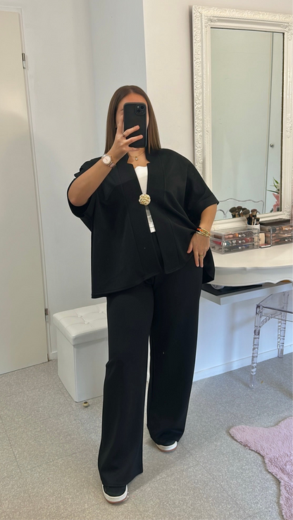 Ensemble long noir avec broche