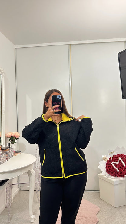 Veste polaire noir et jaune fluo