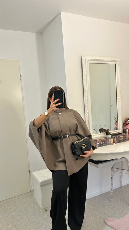 Manteau cape taupe avec ceinture