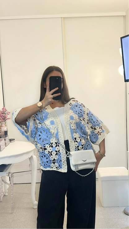 Cardigan crochet léger bleu