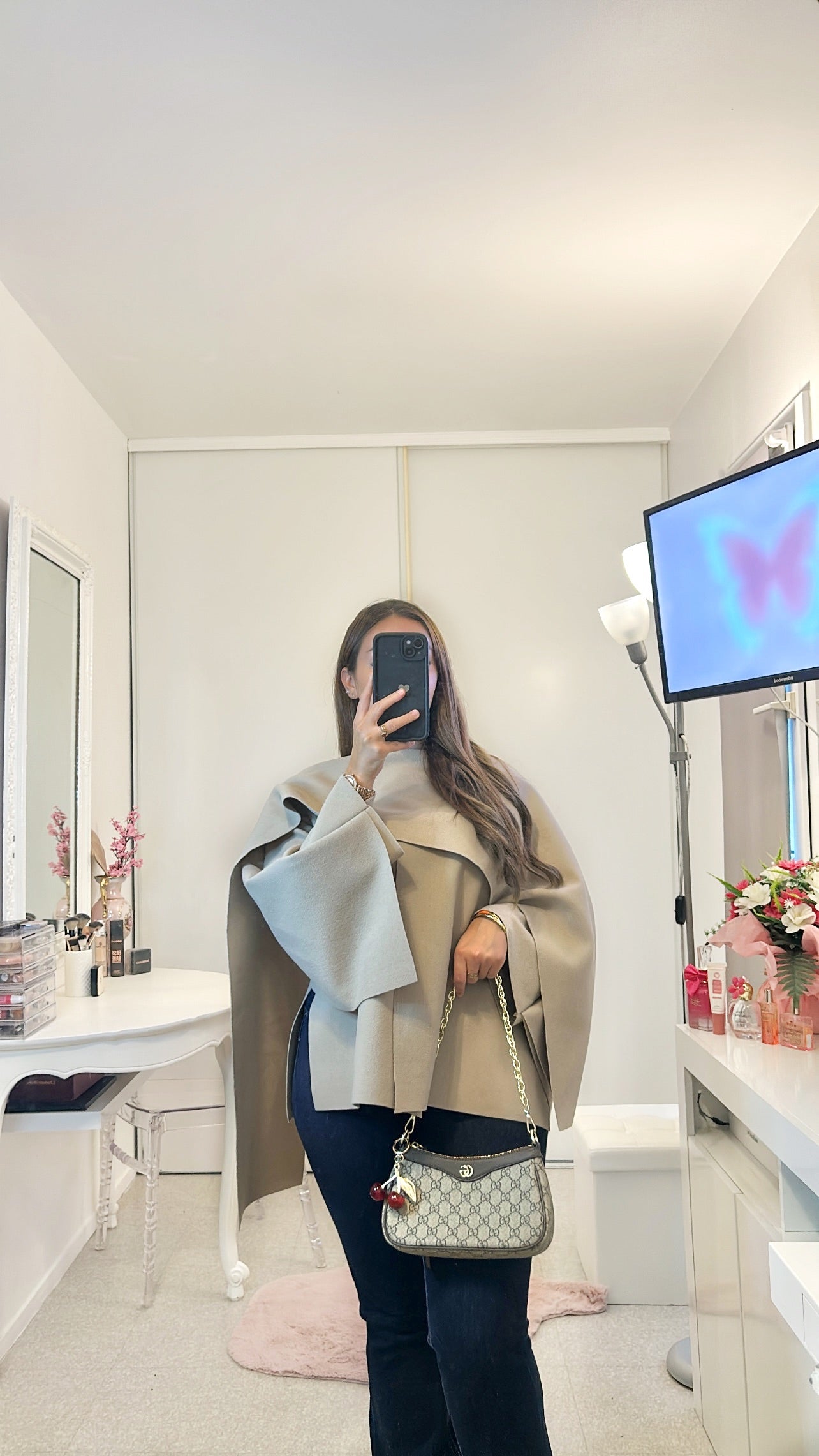 Manteau beige avec écharpe intégrée