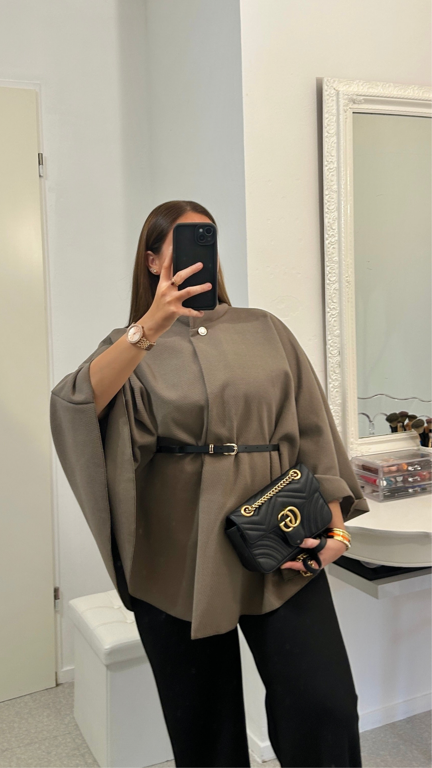 Manteau cape taupe avec ceinture