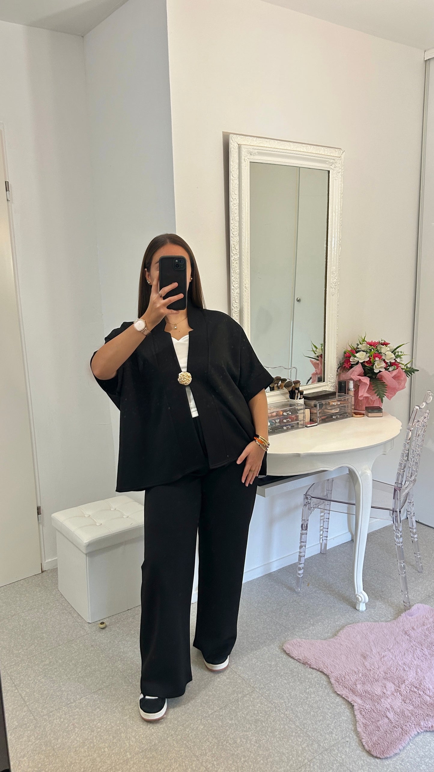 Ensemble long noir avec broche