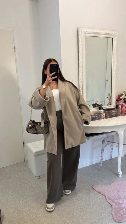 Manteau mi long beige avec ceinture