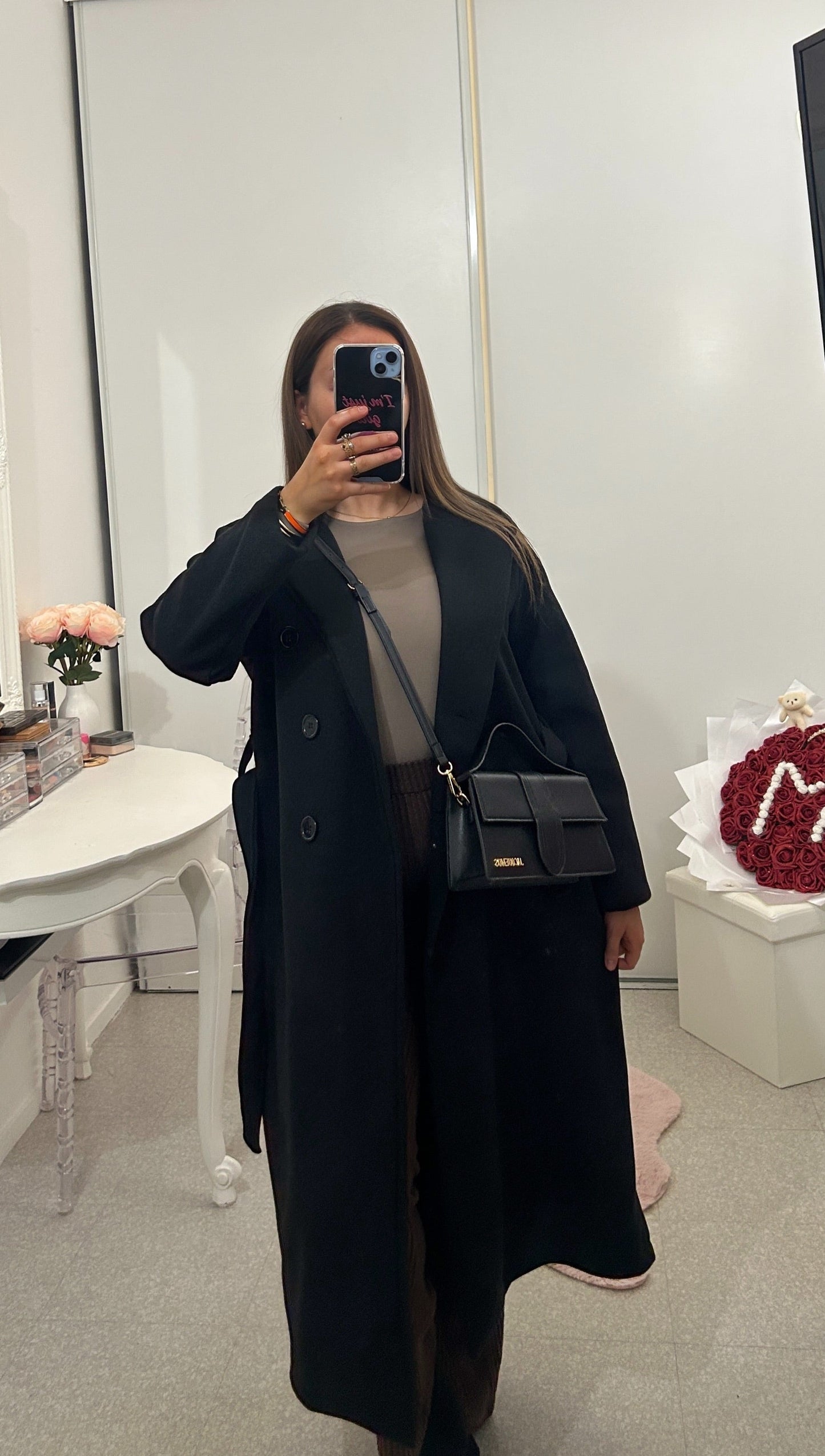 Manteau long noir avec ceinture