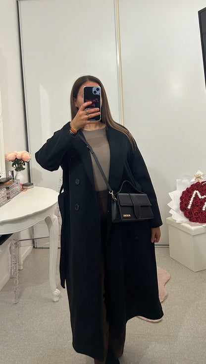 Manteau long noir avec ceinture